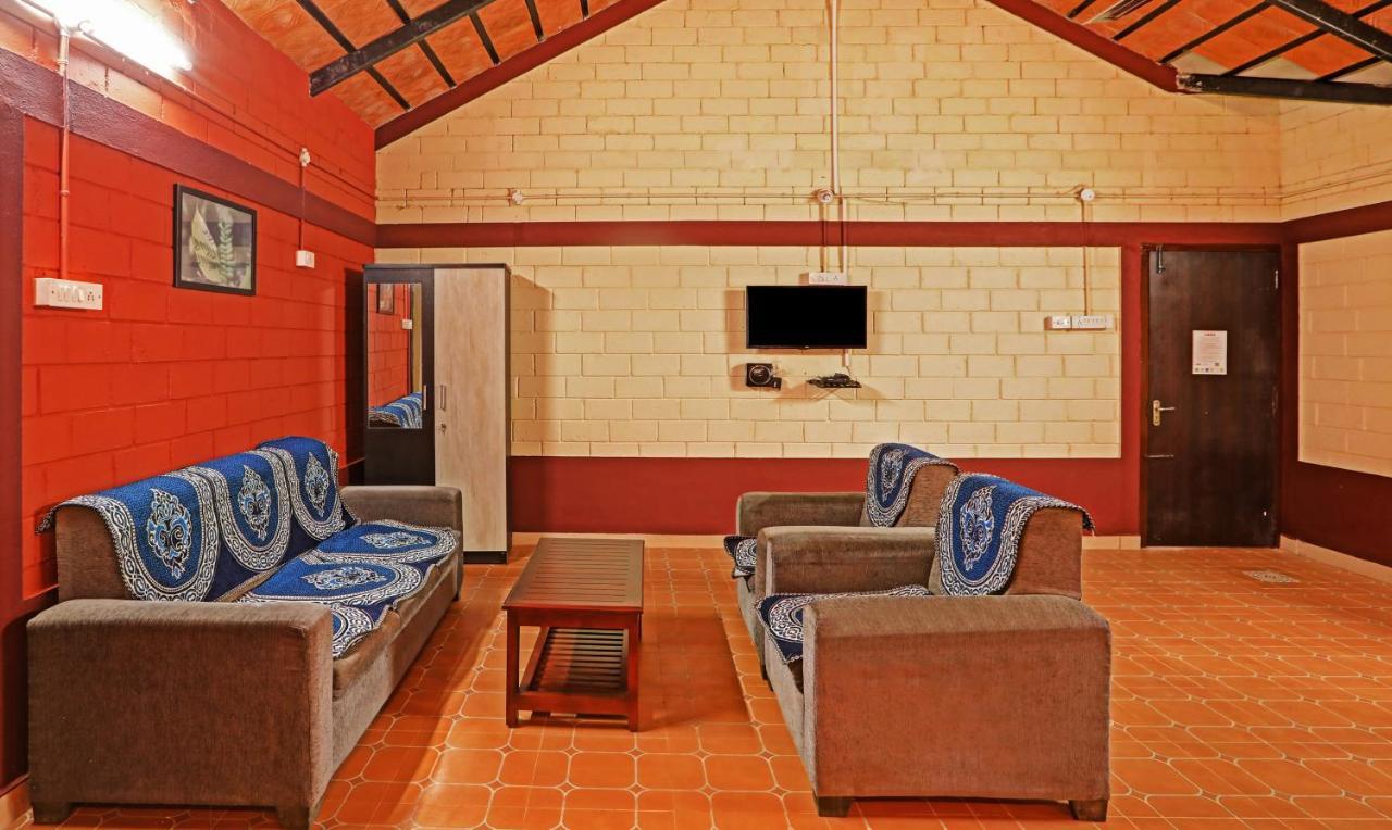 Hotel Allaranda Homestay 마디케리 외부 사진