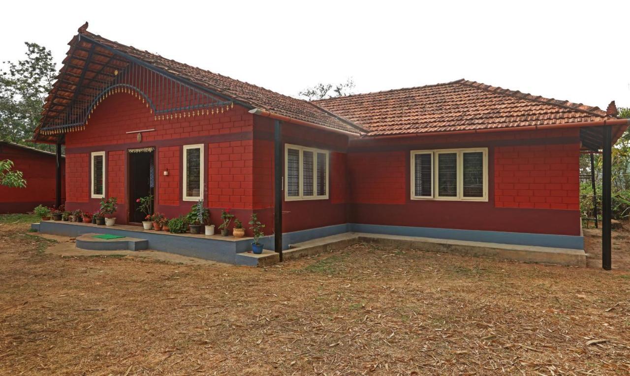 Hotel Allaranda Homestay 마디케리 외부 사진