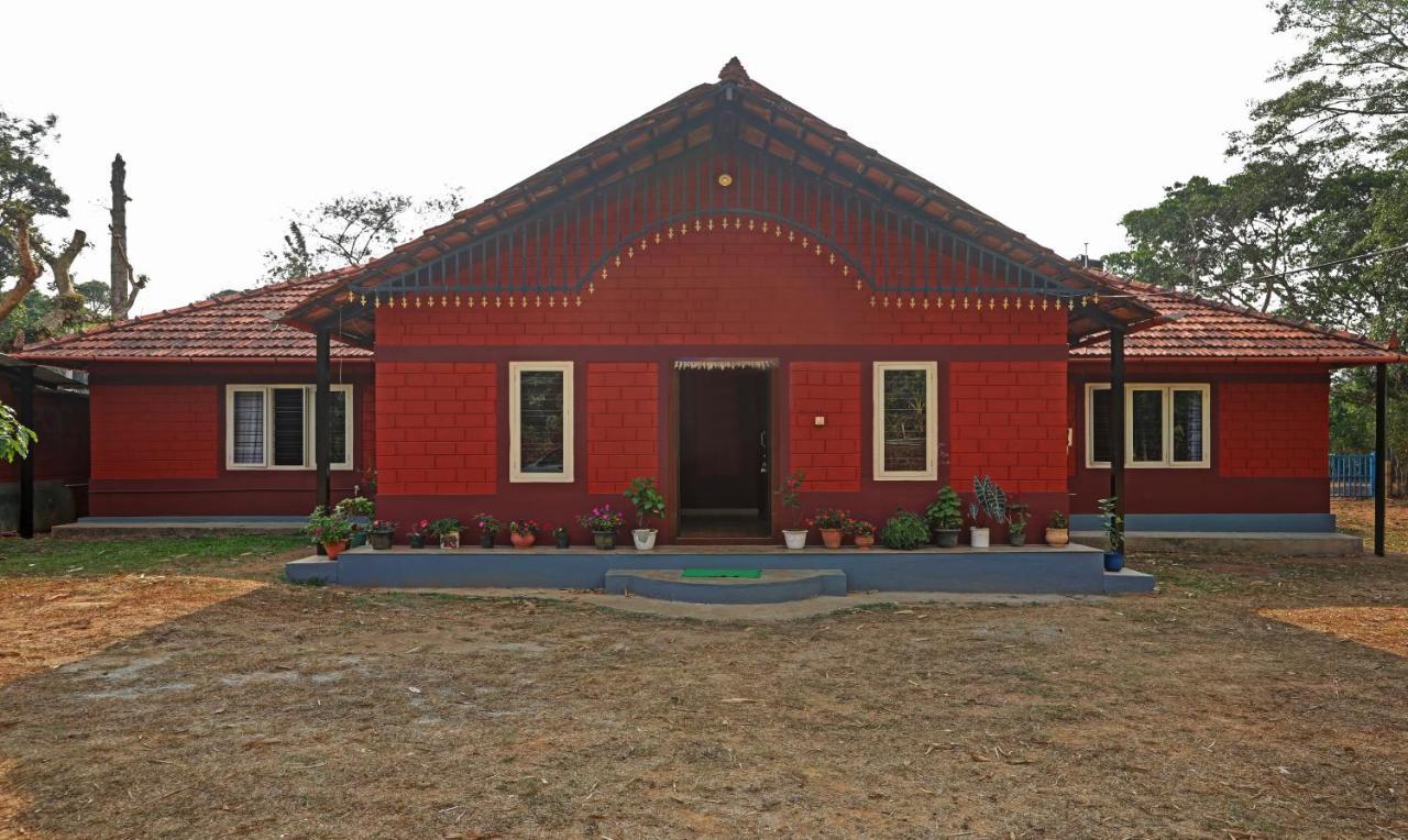 Hotel Allaranda Homestay 마디케리 외부 사진