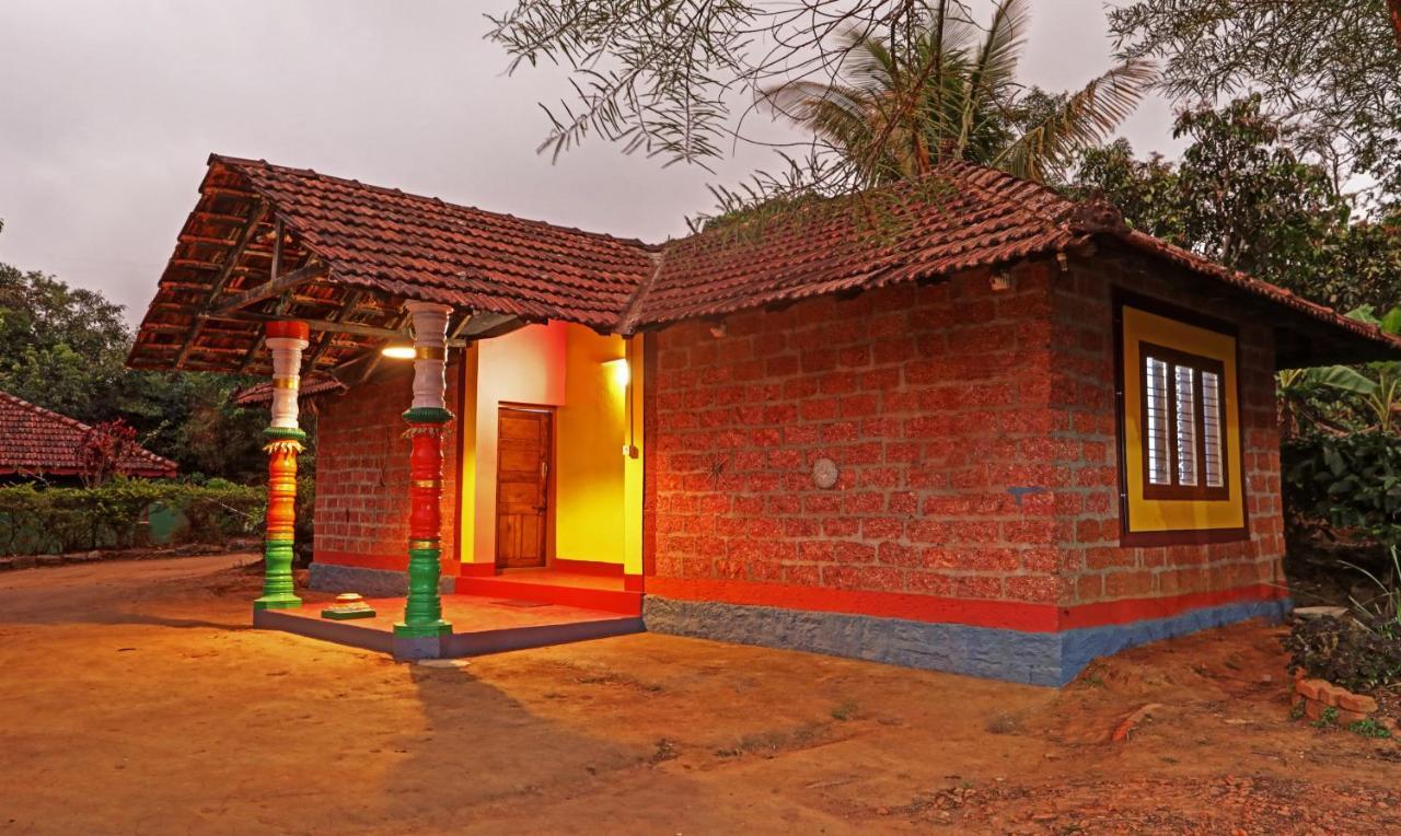 Hotel Allaranda Homestay 마디케리 외부 사진