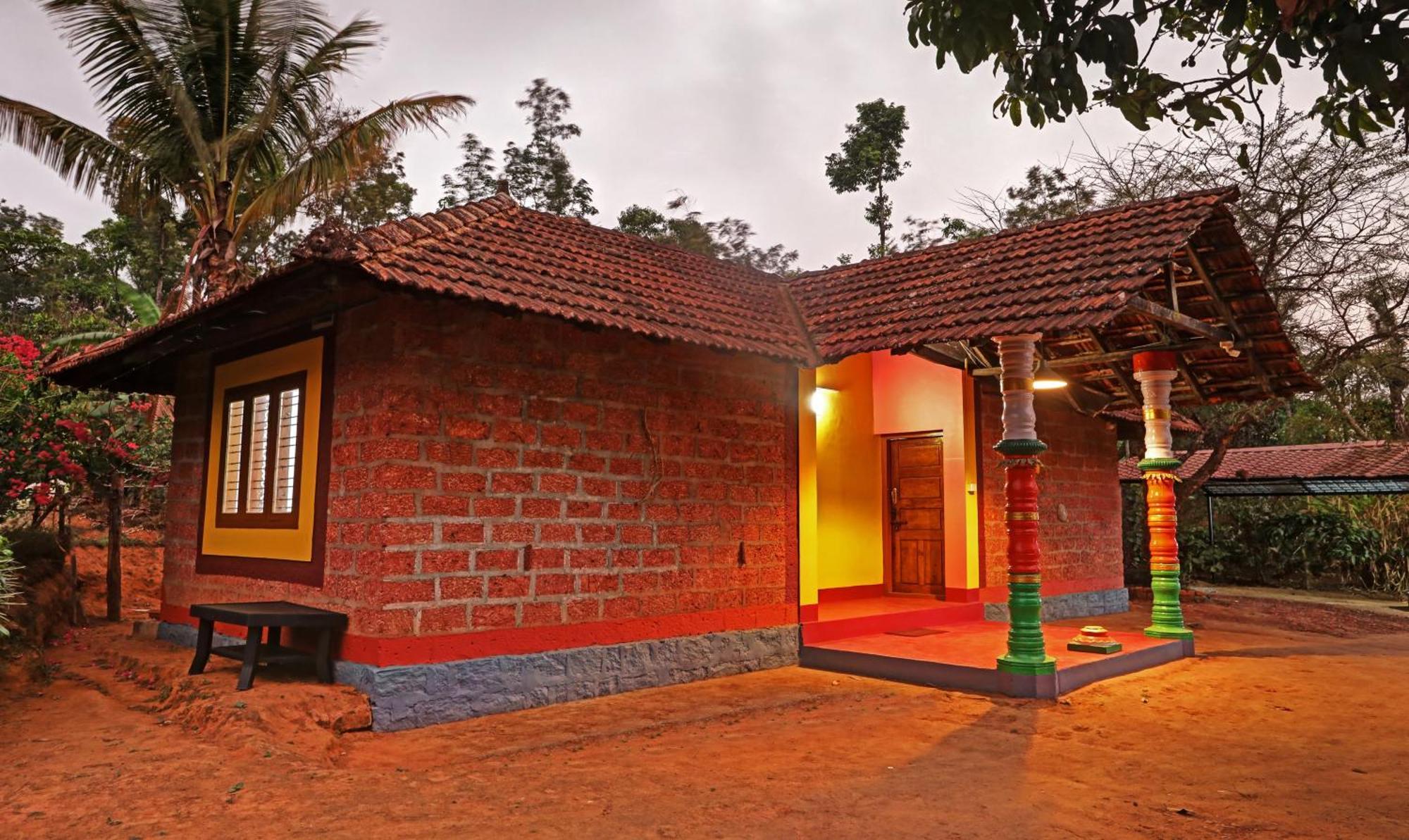 Hotel Allaranda Homestay 마디케리 외부 사진